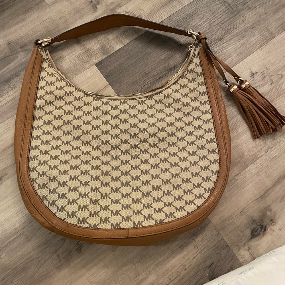 Slightly used MK bag.